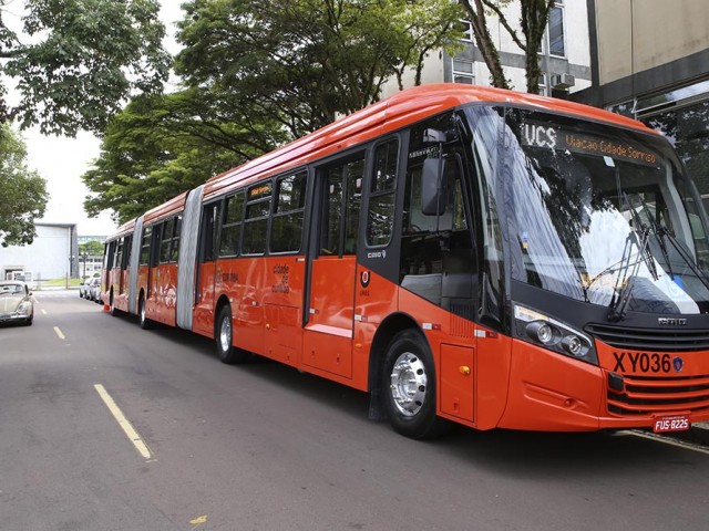 Scania entrega sus primeros autobuses bi-articulados en Brasil