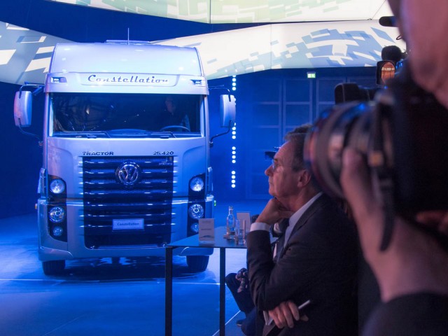 Roberto Cortes y un camión brasileño son destaque en un evento de Volkswagen Truck & Bus en Alemania