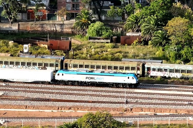 Ingreso del primer tren de UPM 2 al puerto de Montevideo