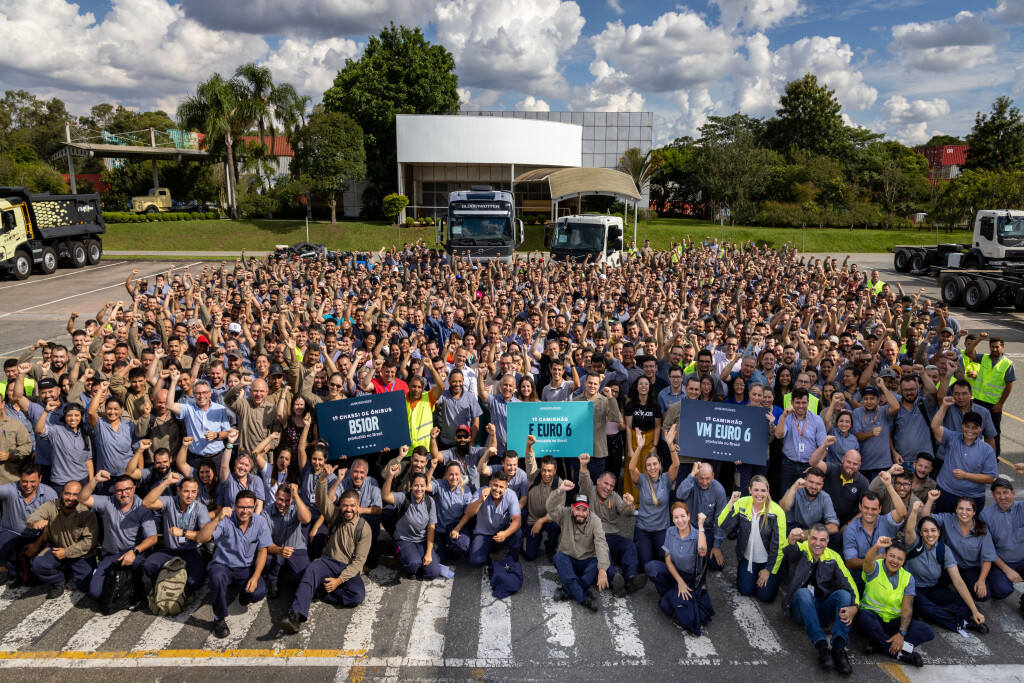 Volvo_celebra_el_inicio_de_la_producción_de_camiones_y_autobuses_Euro_6_en_Brasil_2.jpg