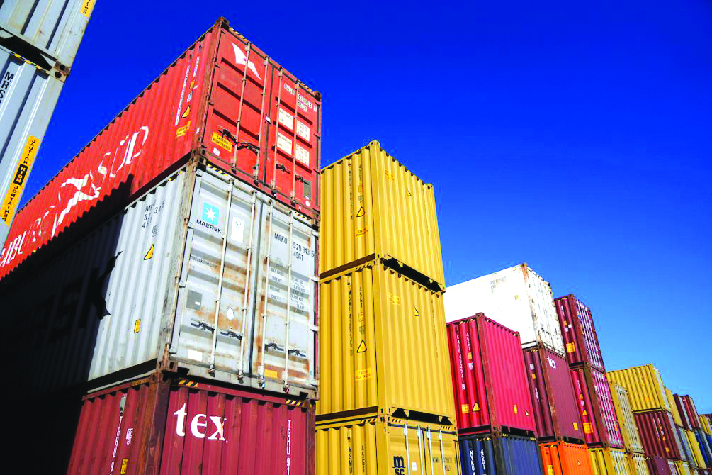 Las exportaciones de bienes registraron una caída de 15,6% en 2023 y la exportación de servicios cayó 4% en el tercer trimestre del año