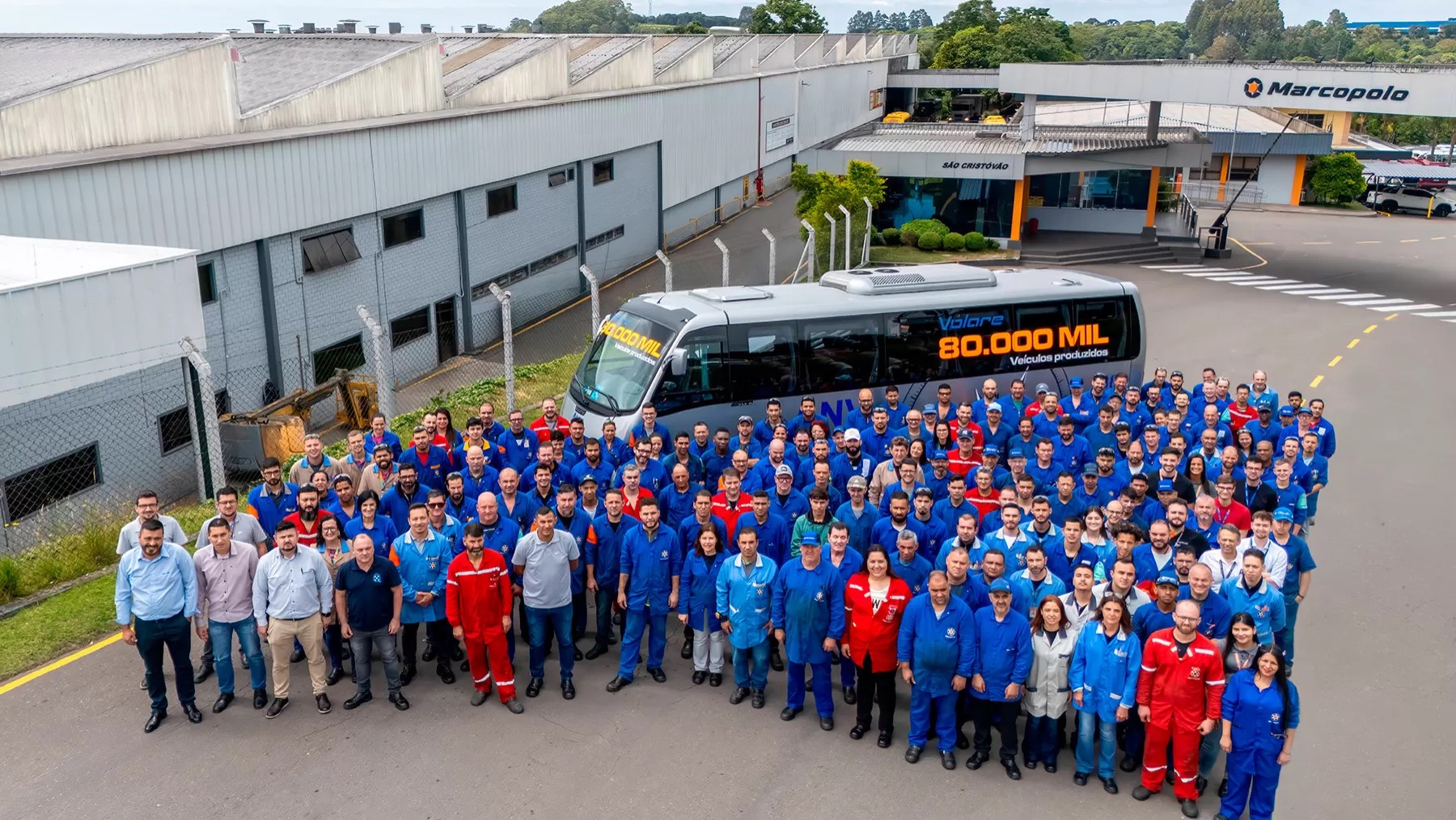 VOLARE celebra entrega del microbus 80 MIL