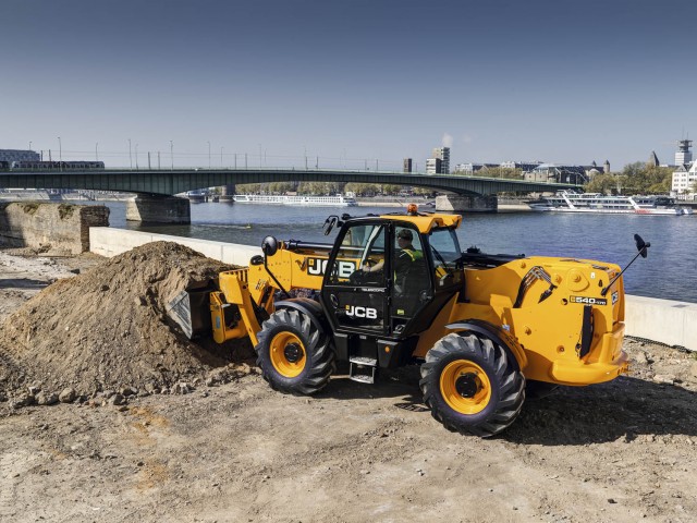 2001_-_when_the_JCB_540-170_was_launched_it_was_the_biggest_Loadall_to_date