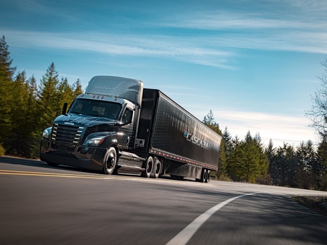 El Freightliner eCascadia totalmente eléctrico de Daimler Truck probado en un millón de millas entra en producción en serie en América del Norte