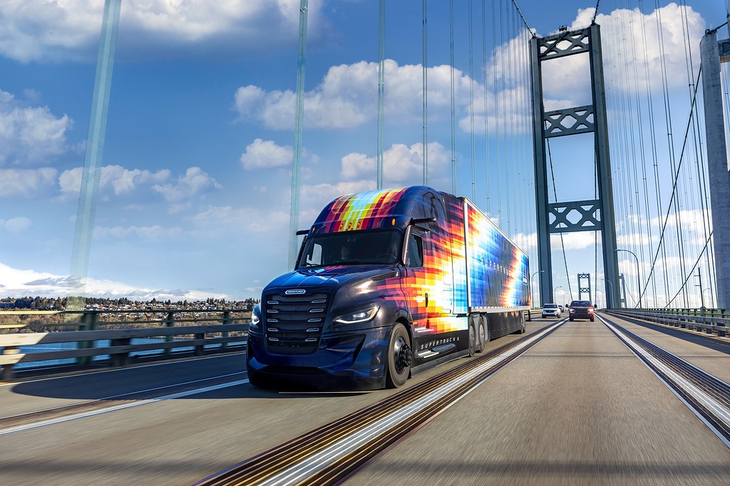 Daimler Truck lleva la eficiencia al siguiente nivel: el Freightliner SuperTruck II