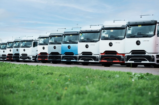 Mercedes-Benz Trucks entrega el primer eActros 600 de serie a clientes en Alemania