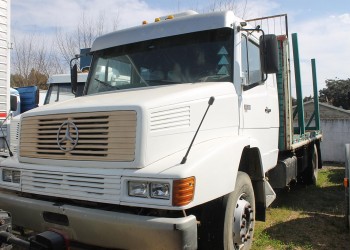 Mercedes Benz 1630 camión chata con zorra de tres ejes