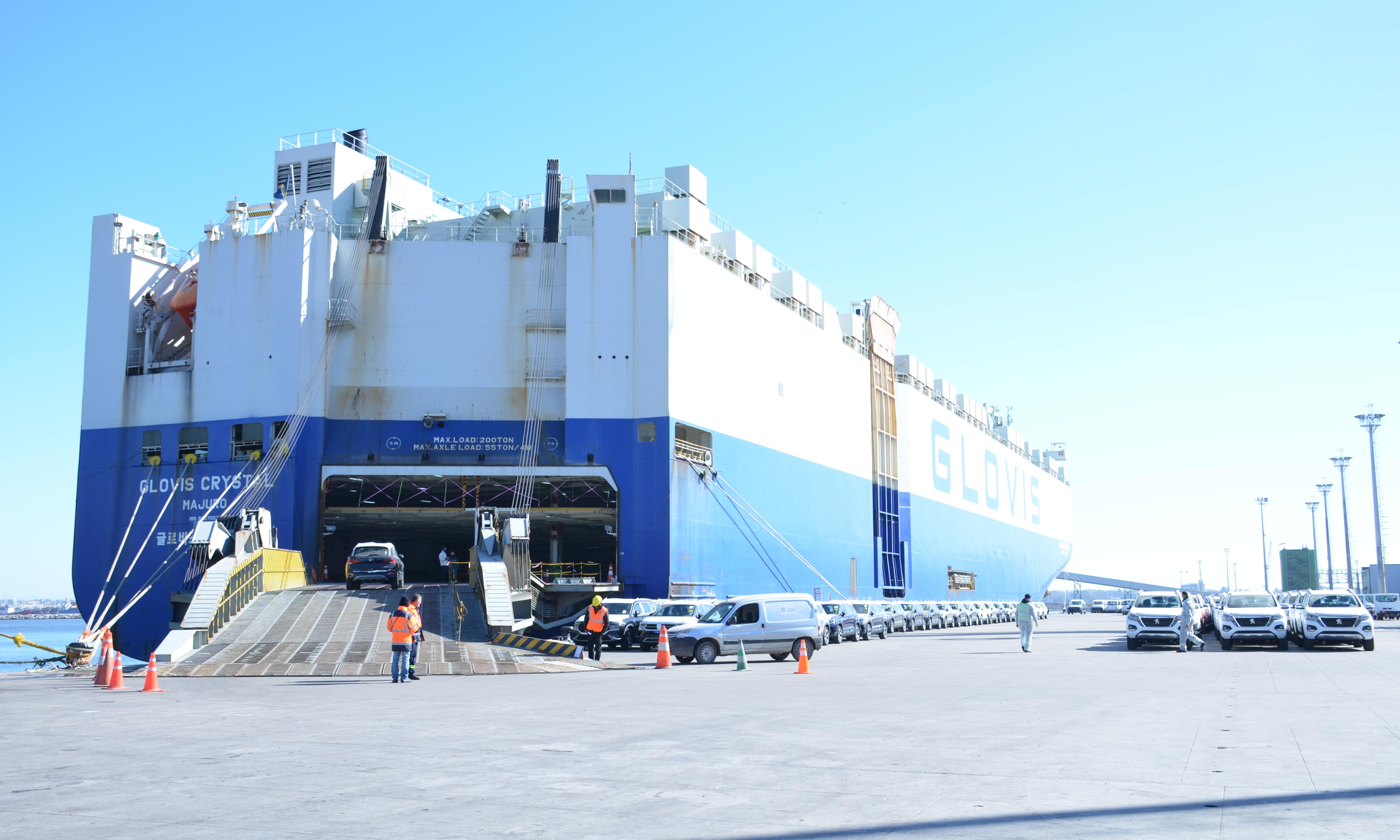Se realizó la carga de exportación y tránsito de vehículos de mayor volumen registrada hasta el momento en el puerto de Montevideo