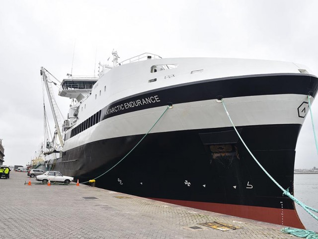 Moderno buque de la empresa Aker BioMarine desembarca en el puerto de Montevideo