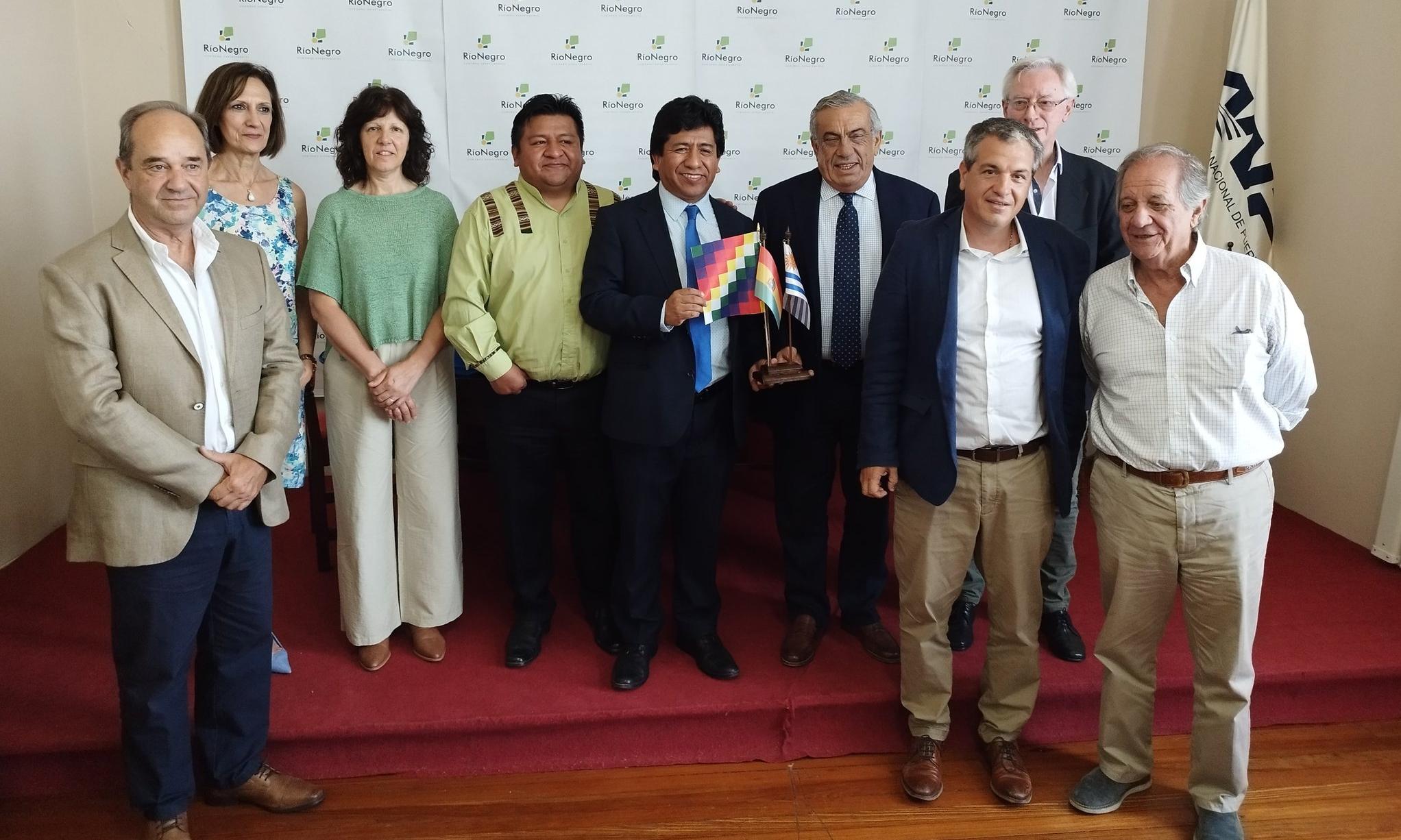 Uruguay y Bolivia firmaron convenio para utilizar a Fray Bentos como “puerto libre”