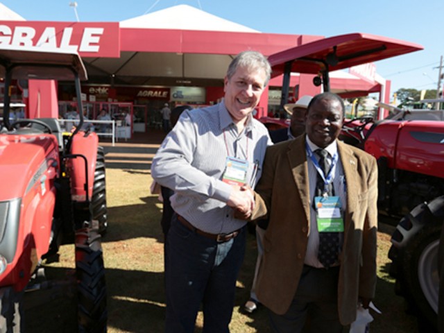 Agrale suministrará 320 tractores para Zimbabue