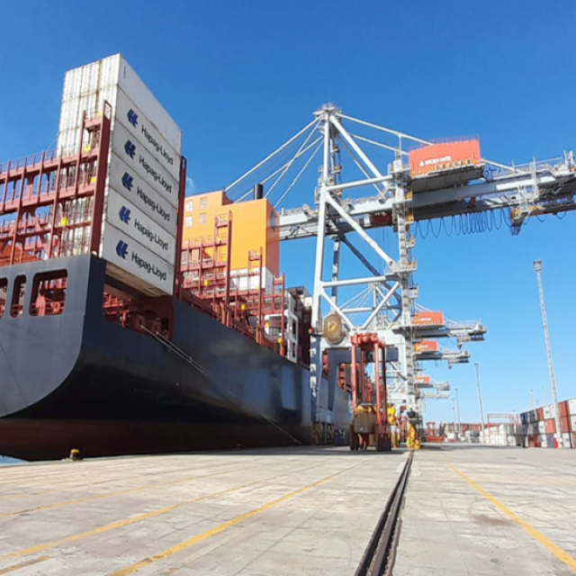 Nuevo récord: atracó en el puerto de Montevideo el portacontenedores de mayor capacidad hasta el momento