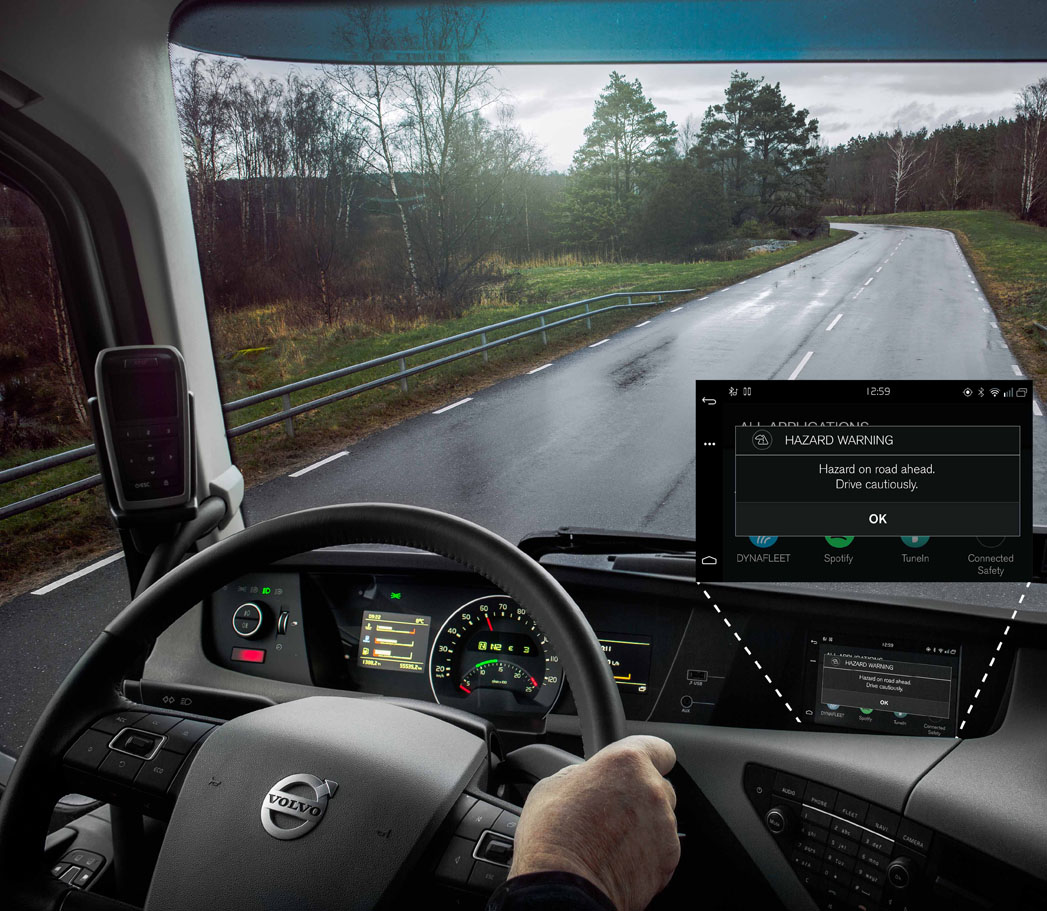 Los camiones y los automóviles se avisan entre ellos en la carretera: cooperación pionera entre Volvo Trucks y Volvo Cars