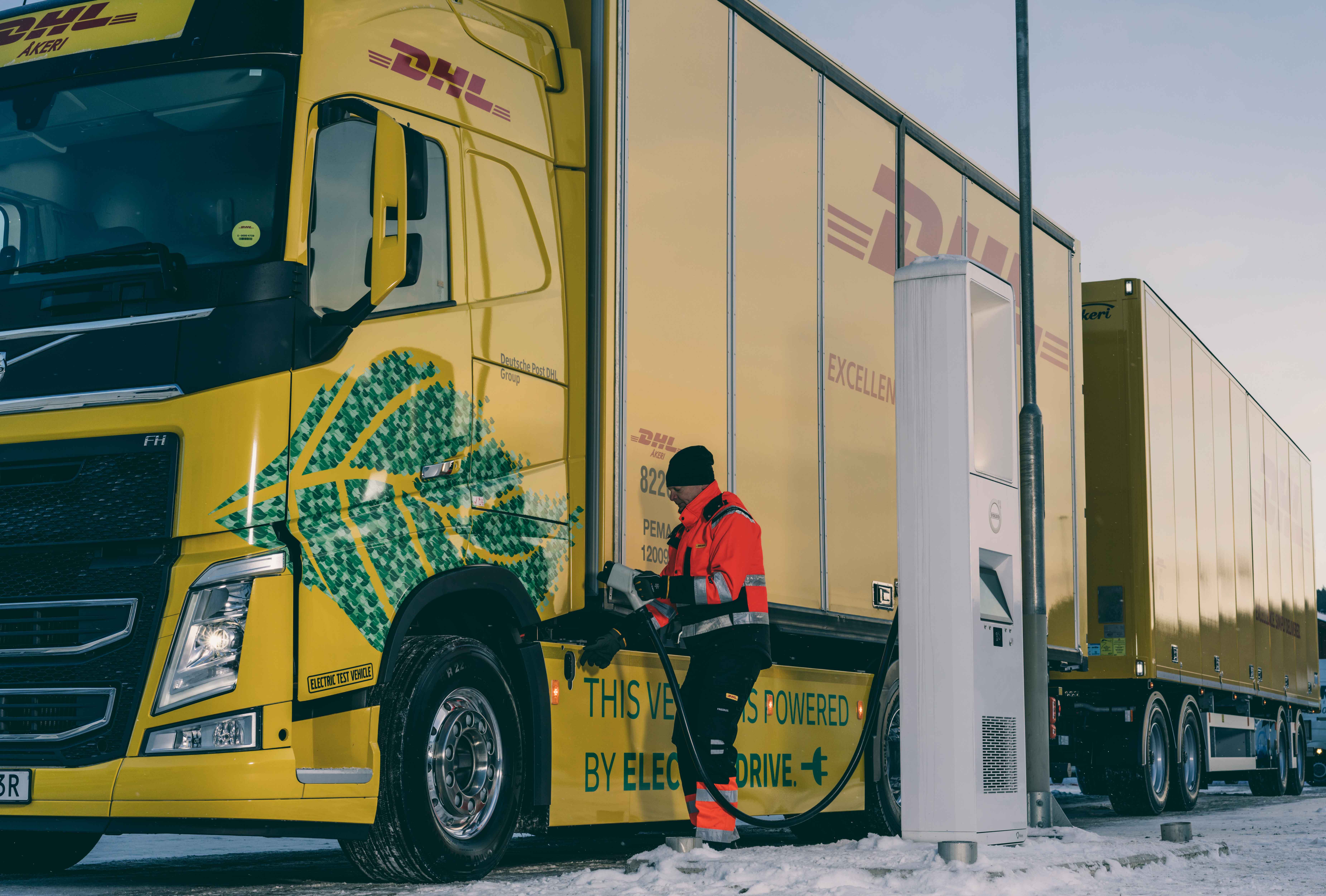 DHL Freight y Volvo Trucks unen fuerzas para acelerar la transición hacia un transporte por carretera libre de combustibles fósiles en distancias más largas