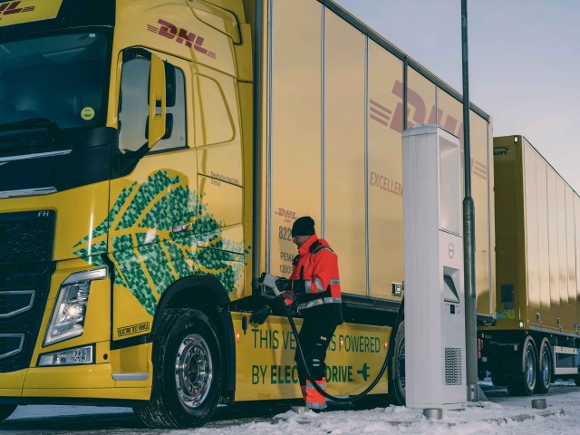 DHL Freight y Volvo Trucks unen fuerzas para acelerar la transición hacia un transporte por carretera libre de combustibles fósiles en distancias más largas