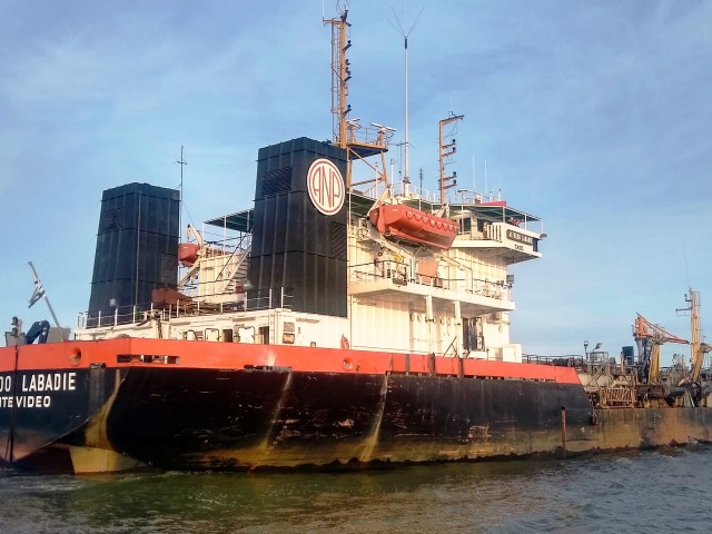 Se completó el nuevo balizamiento a -13 m del canal de acceso al puerto de Montevideo