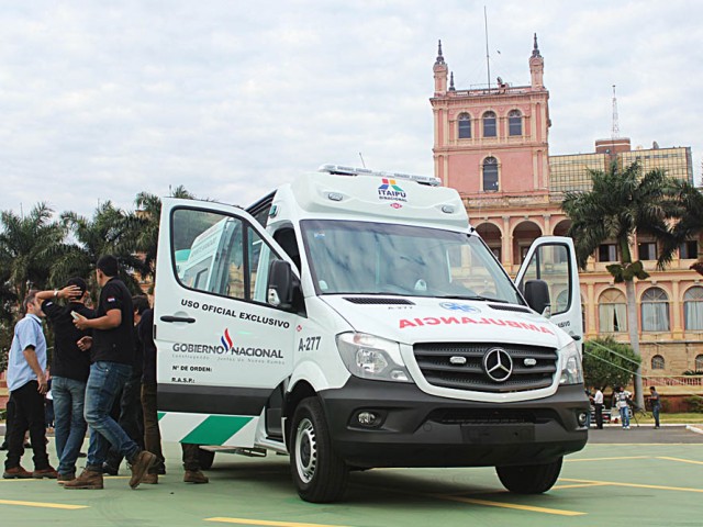 Entrega_ambulancias_Sprinter_argentinas_en_Paraguay_Foto_11