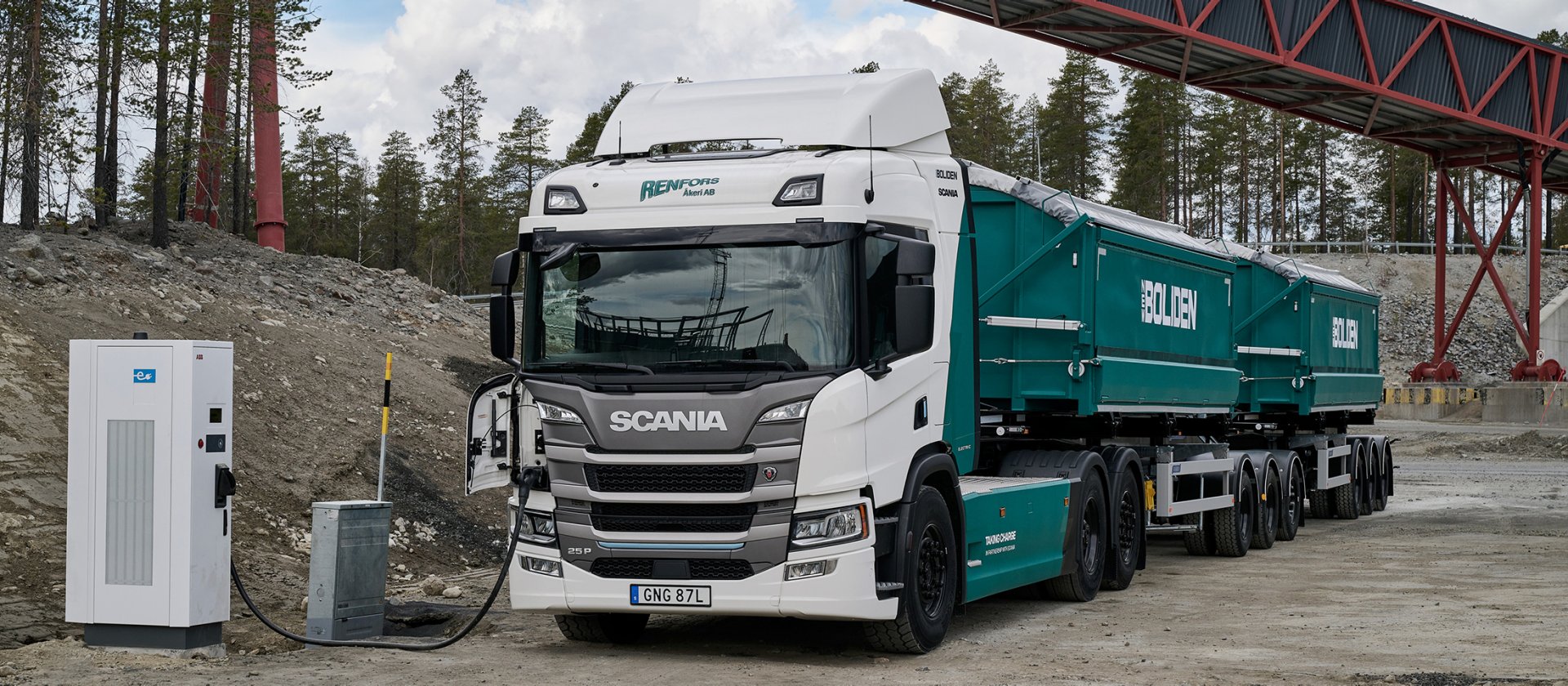 Este camión eléctrico Scania de 74 toneladas funciona 19 horas al día en la mina