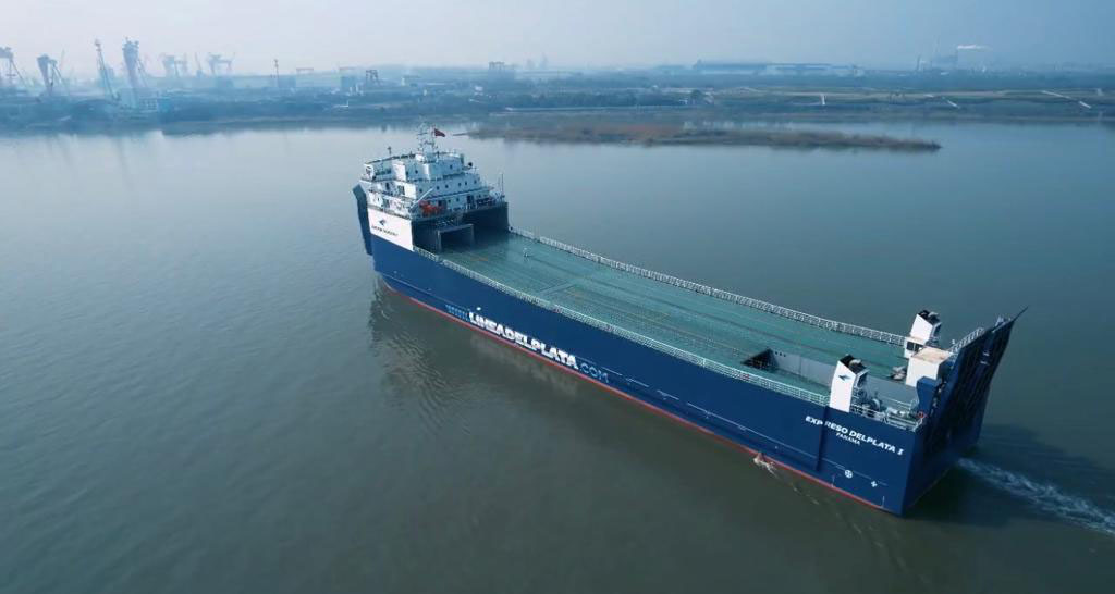 Inicia operaciones buque que transportará camiones de carga entre Juan Lacaze y Buenos Aires 