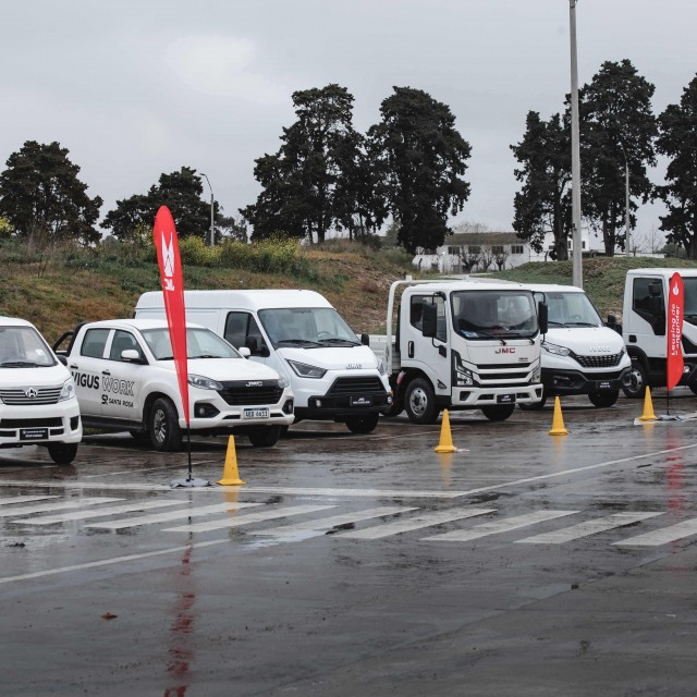 Santa Rosa organizó el primer test drive de camiones dentro de la UAM