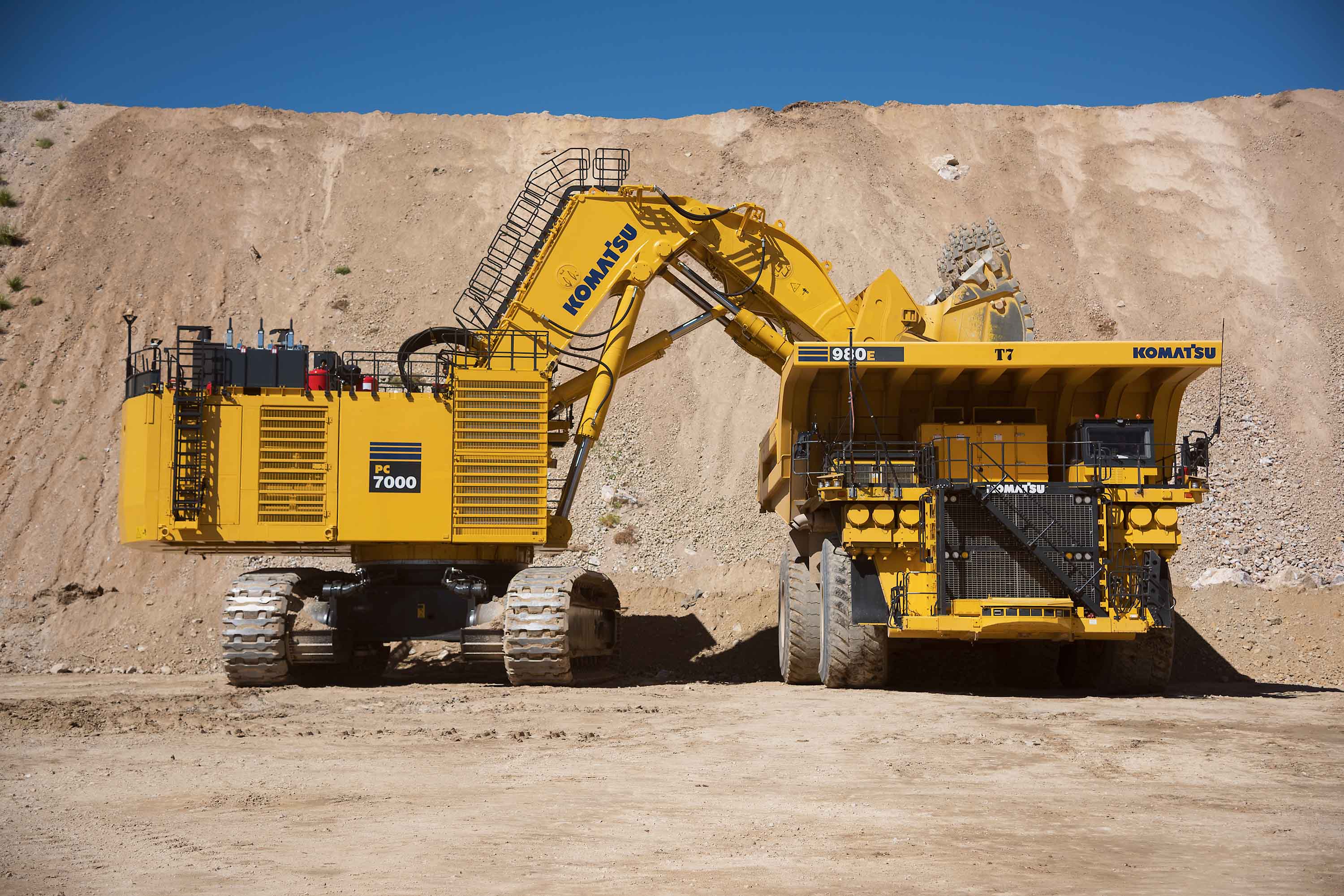 La primera Komatsu PC7000-11 de Latinoamérica opera en Argentina