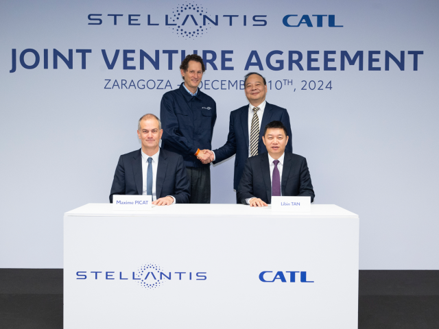 Stellantis y CATL invertirán hasta 4.100 millones de euros en una empresa conjunta para construir una planta de baterías LFP a gran escala en España