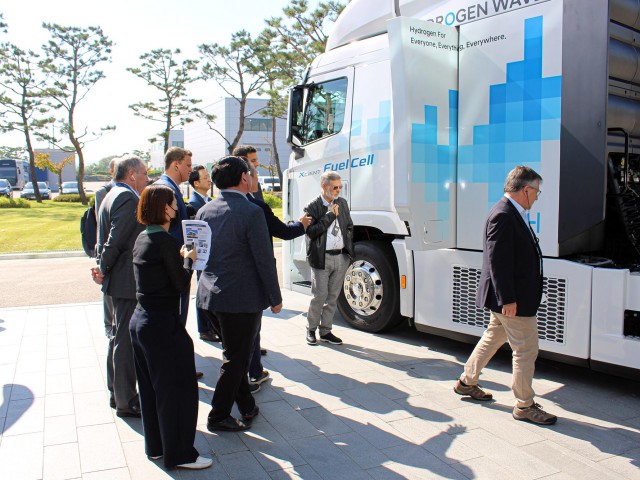 Misión del ministro Paganini a Corea del Sur a conocer más sobre sustentabilidad y vehículos de hidrógeno