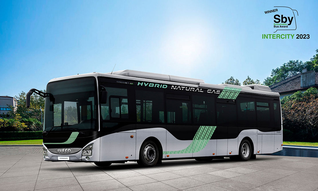 IVECO BUS gana el premio al Autobús Sostenible del Año y lanza una innovadora tecnología de movilidad on-demand en colaboración con Via