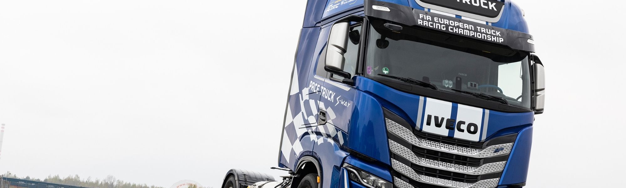 IVECO contribuye a conseguir un Campeonato Europeo de Carreras de Camiones 2022 sostenible con su IVECO S-WAY GNL Pace Truck y competirá con los "Die Bullen von IVECO"