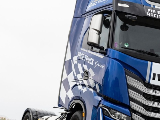 IVECO contribuye a conseguir un Campeonato Europeo de Carreras de Camiones 2022 sostenible con su IVECO S-WAY GNL Pace Truck y competirá con los "Die Bullen von IVECO"