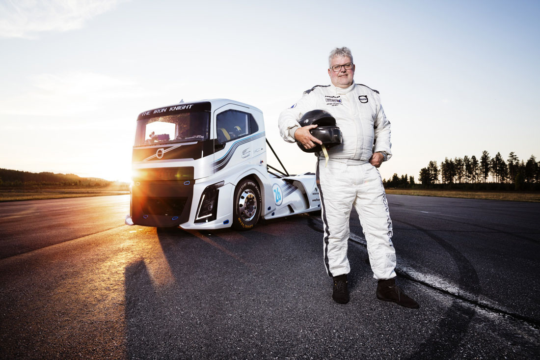 El Iron Knight de Volvo Trucks es el camión más rápido del mundo por partida doble