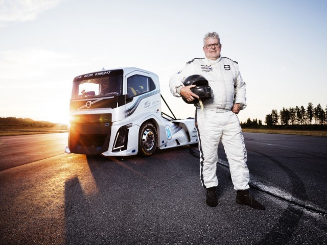 El Iron Knight de Volvo Trucks es el camión más rápido del mundo por partida doble