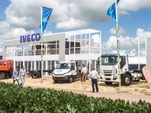 IVECO Argentina, presente en Expoagro conmemora los 50 años de fabricación e introduce la gama Natural Power, los primeros vehículos comerciales a GNC en el país