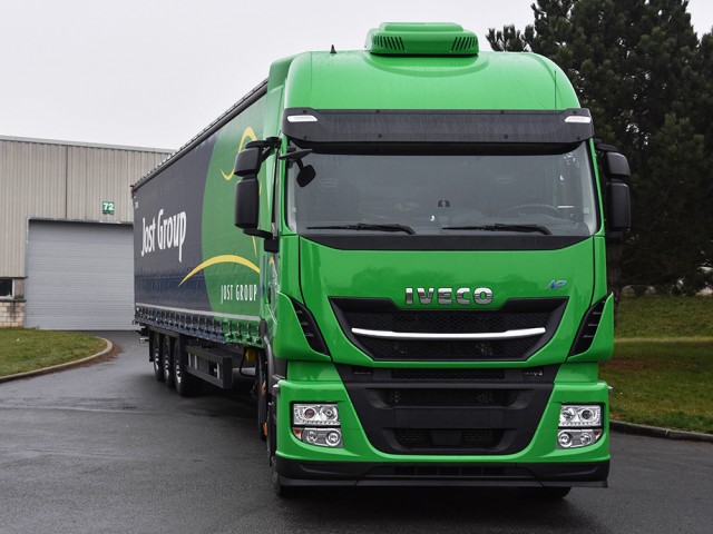 IVECO entrega 30 camiones Stralis NP a Jost Group, que tiene como objetivo convertir el 35% de su flota a GNL para 2020