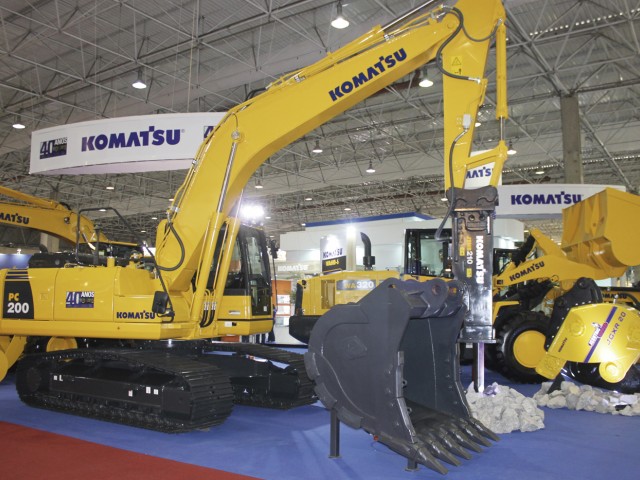 M&T EXPO 2015: Komatsu presentó nuevo bulldozer de ruedas