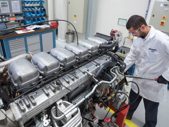Scania trae tecnología mundial a Brasil: laboratorio de test de motores