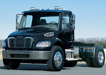 FREIGHTLINER M2 106 Tractor (280 HP)