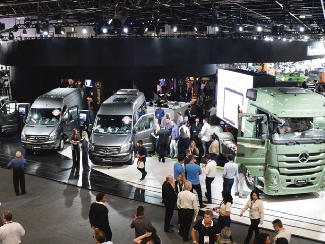 FENATRAN 2017: Mercedes-Benz lanza línea de camiones 2018 en Fenatran  