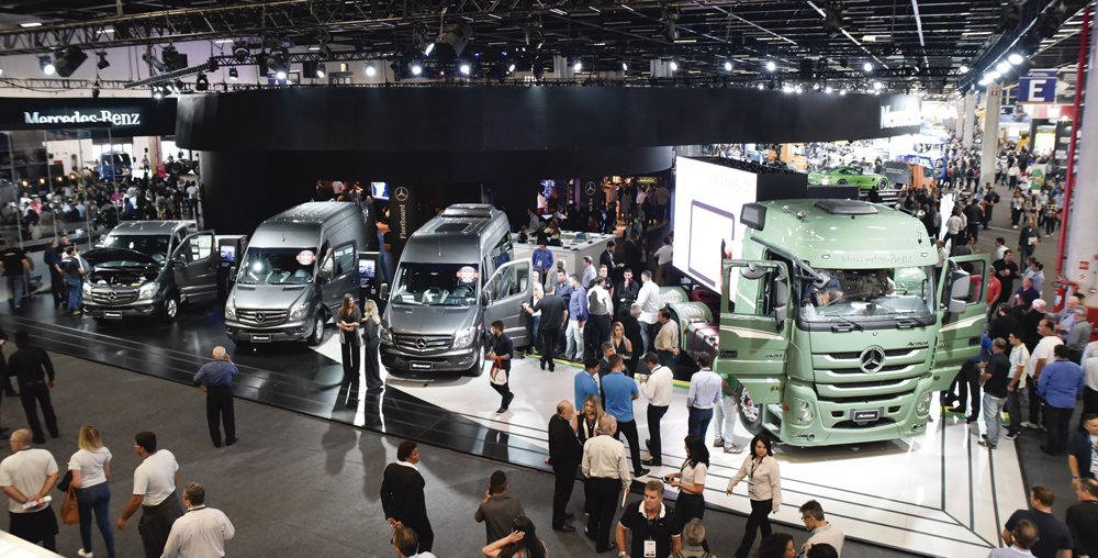 FENATRAN 2017: Mercedes-Benz lanza línea de camiones 2018 en Fenatran  