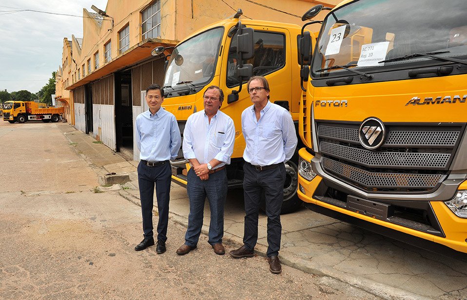 Transporte presentó 45 camiones que se utilizarán en obra pública en todo el país