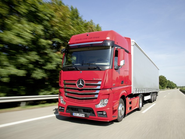 Varios modelos de camiones Mercedes-Benz fueron aprobados para uso de aceite vegetal tratado con hidrógeno (HVO)