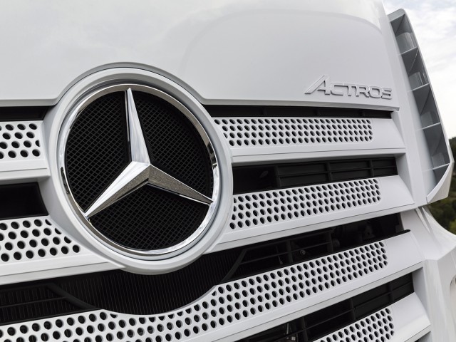Mercedes-Benz_New_Actros_5