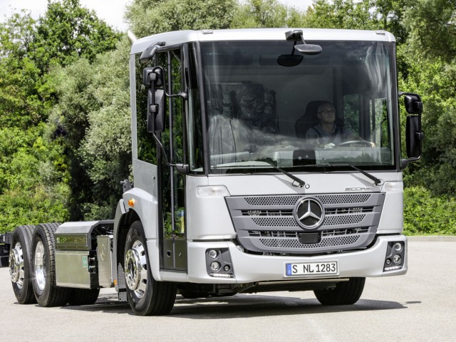 Mercedes-Benz presenta su nuevo motor M 936 G de gas natural para su modelo Econic