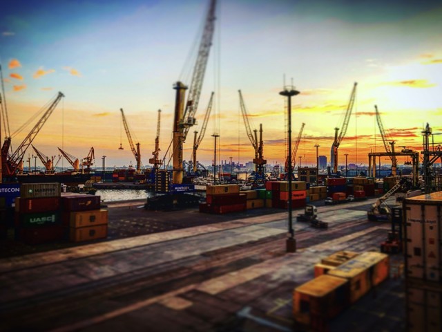 Montecon suma nuevas grúas para mejorar la operativa en el Puerto de Montevideo