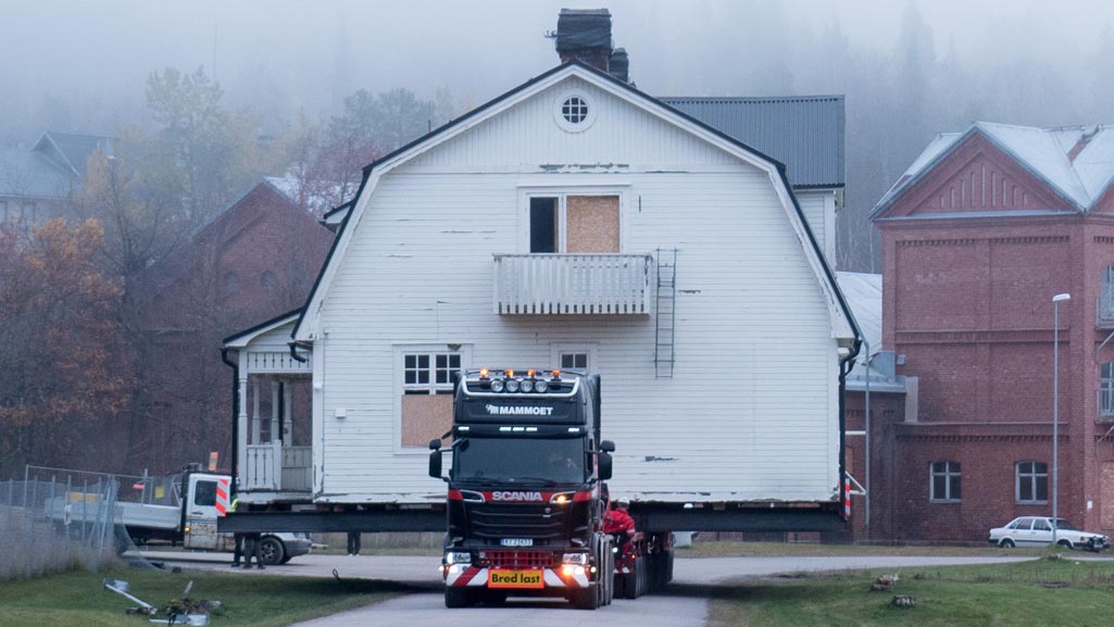 Moviendo un pueblo sueco entero con Scania