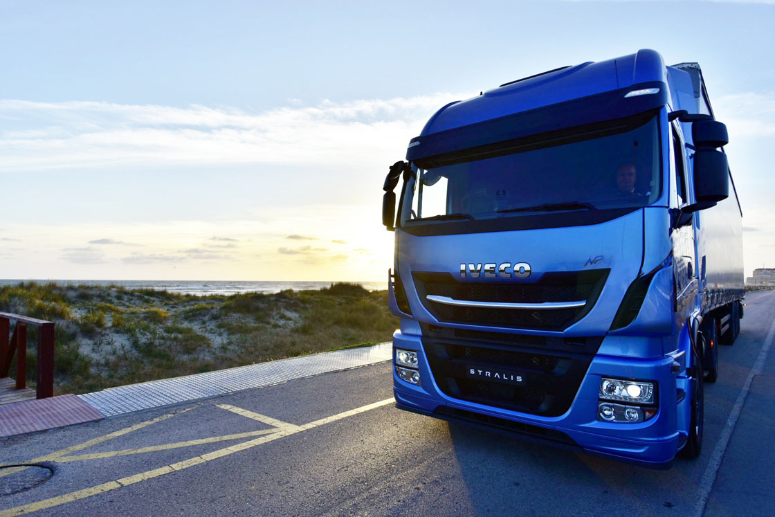 Iveco presenta el Nuevo Stralis NP: un camión de gas revolucionario para el transporte sostenible de larga distancia​​​