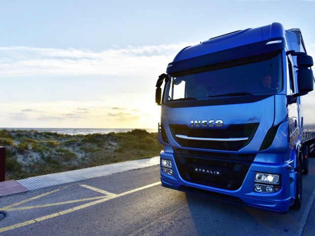 Iveco presenta el Nuevo Stralis NP: un camión de gas revolucionario para el transporte sostenible de larga distancia​​​