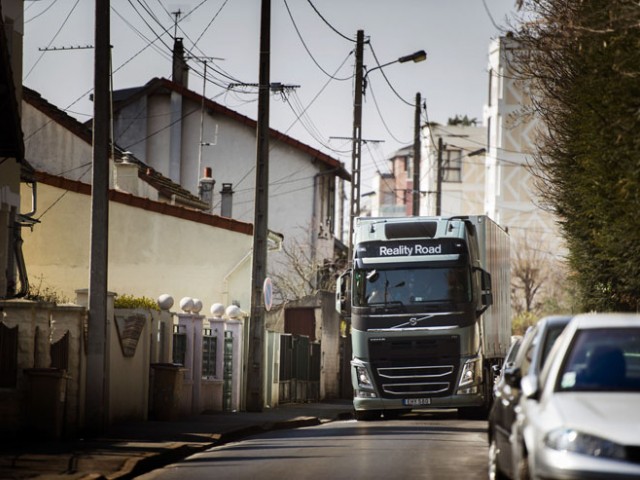 Volvo Trucks presenta el servicio de posicionamiento para las operaciones de transporte en las que el tiempo resulta esencial
