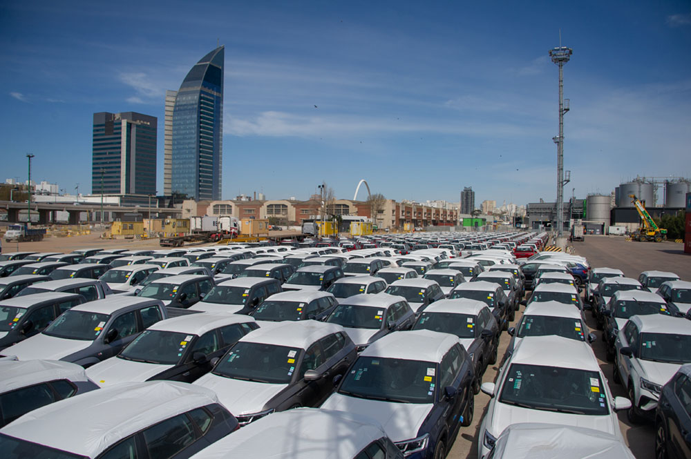 Puerto de Montevideo registró récord en operativa de vehículos destinados a exportación