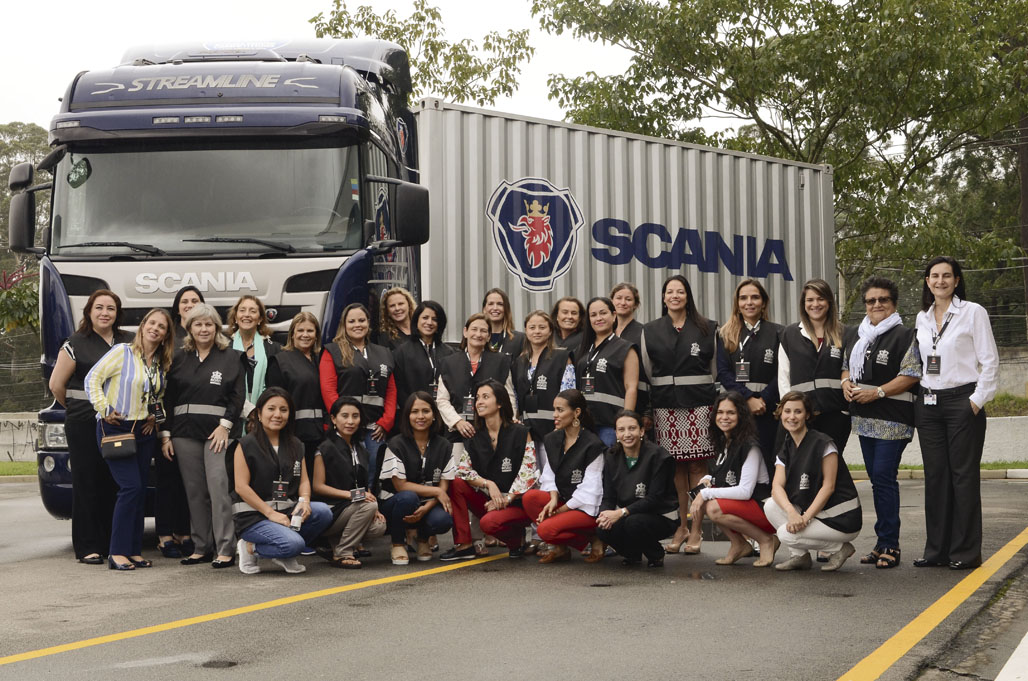 Scania promueve encuentro sobre el liderazgo femenino en el sector de transporte